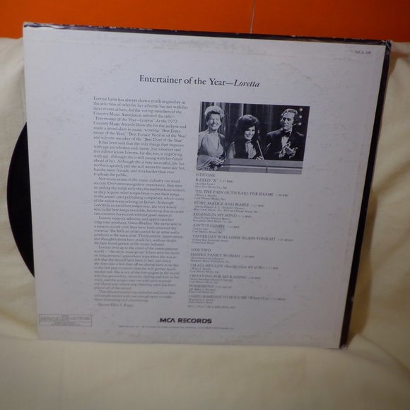 ~~~ LORETTA ~~~ Entertainer of the Year - Picture 2 of 2